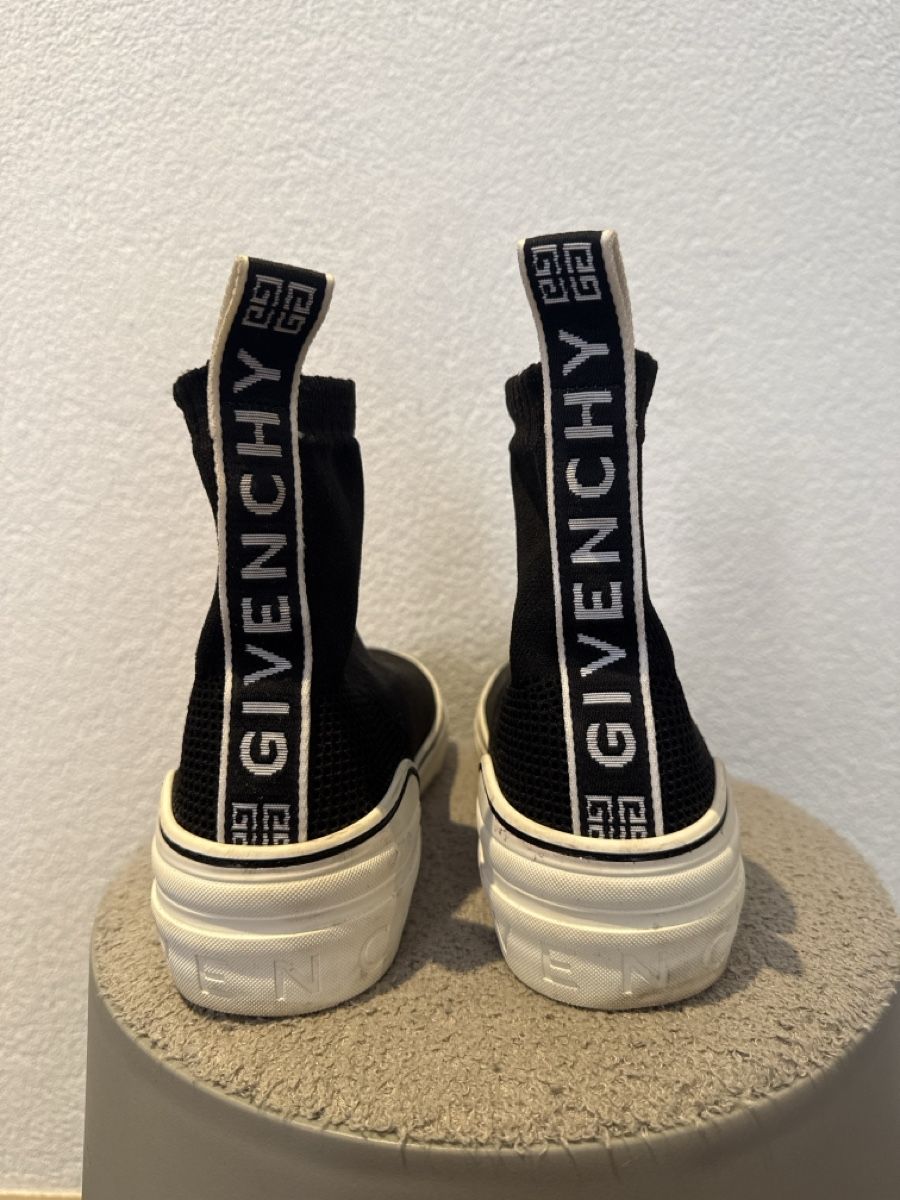 Givenchy Scarpe da uomo: Givenchy, modèle George V – Usato da La Chaux-de-Fonds venduto da Ro.raw