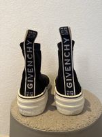 Givenchy, modèle George V