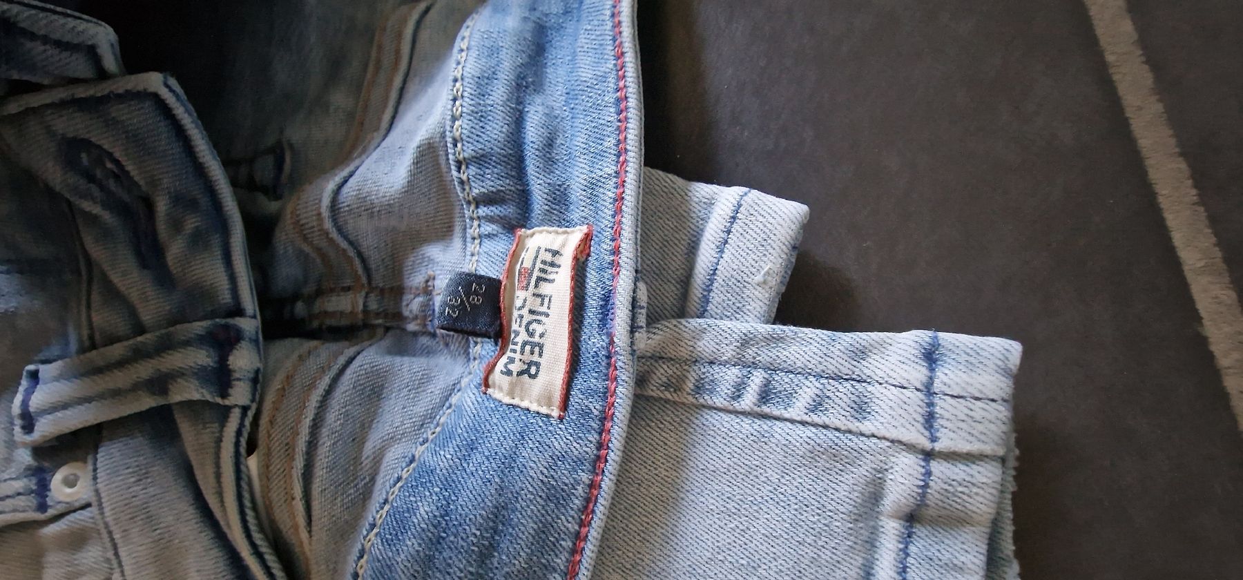 Tommy Hilfiger Jeans: Tommy Hilfiger Jeans – Usato da Oftringen venduto da bin_2wk8 1
