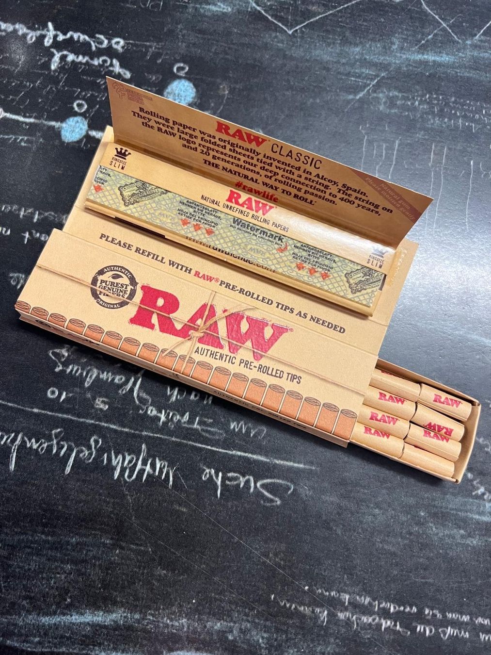 Tabacchi: 3 x RAW Connaisseur Rolling Papers + Tips – Nuovo e nell'imballaggio originale da Buchs SG venduto da Pocolocoli 2