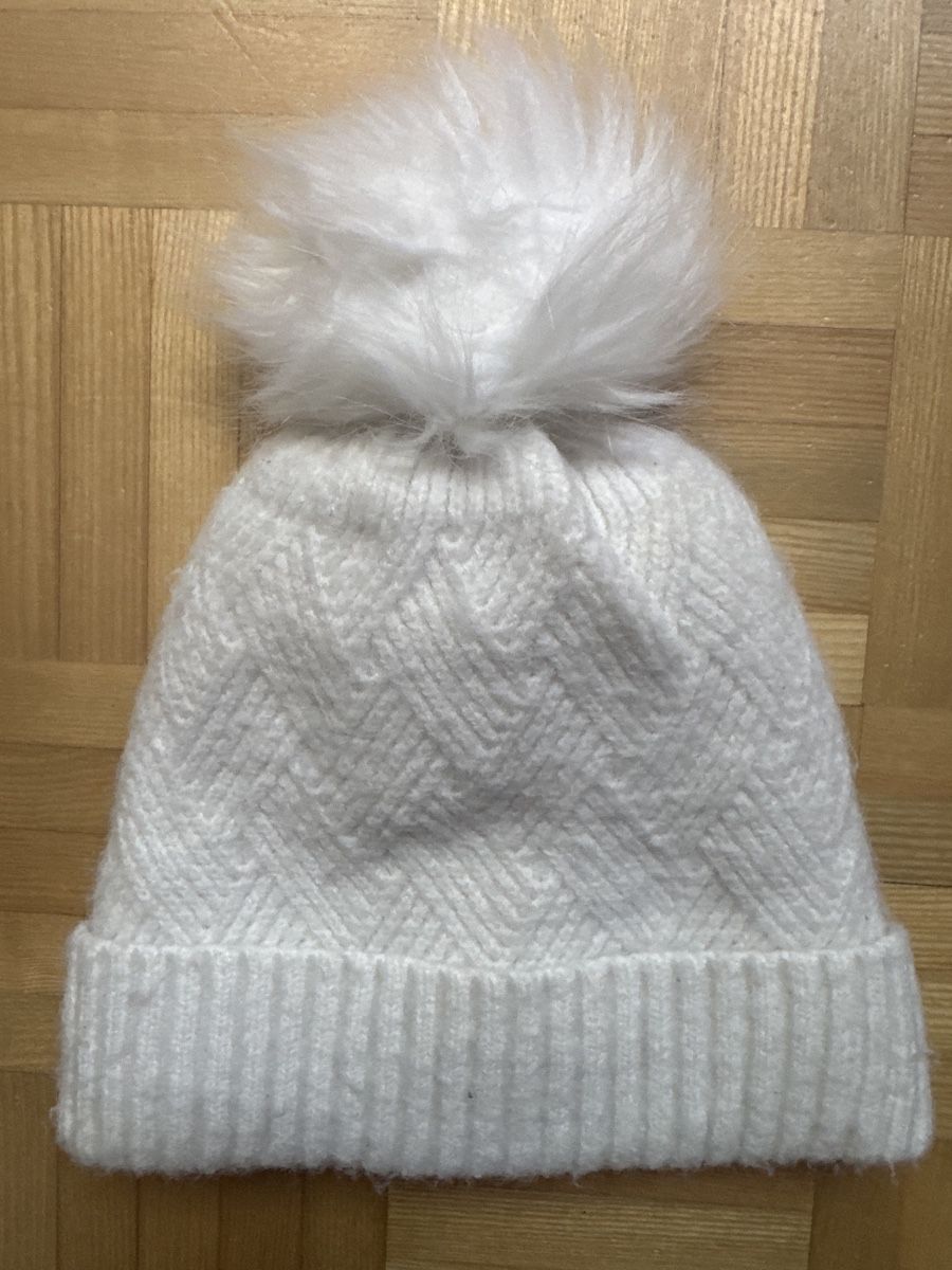 C&A Giacche & Cappotti: Warme Wintermütze mit Bommel, Gr. 52 – Usato da Kilchberg ZH venduto da Von_dutch