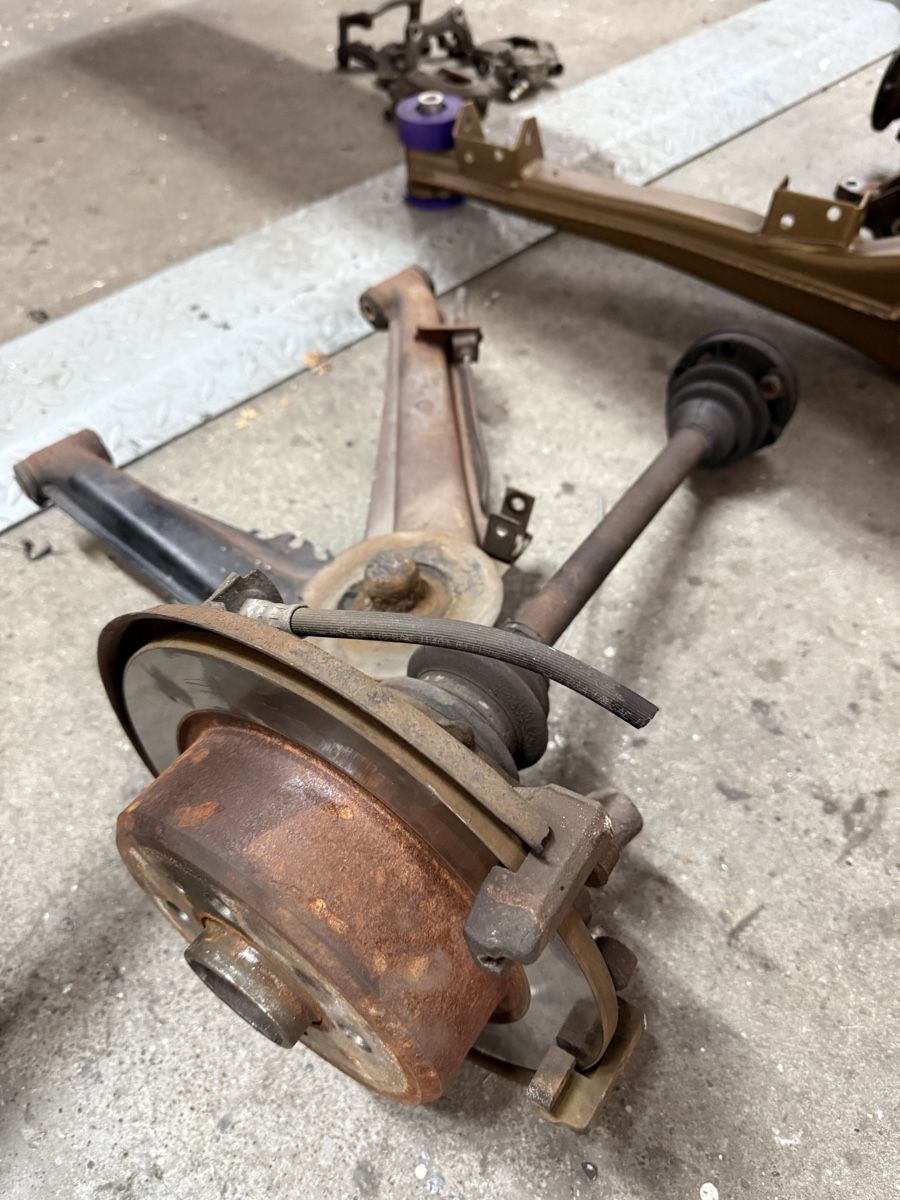 BMW Alle Autoersatzteile: Bmw E30 Vorder- und Hinterachse Heckantrieb – Defekt aus Dierikon von E28_Freak 2