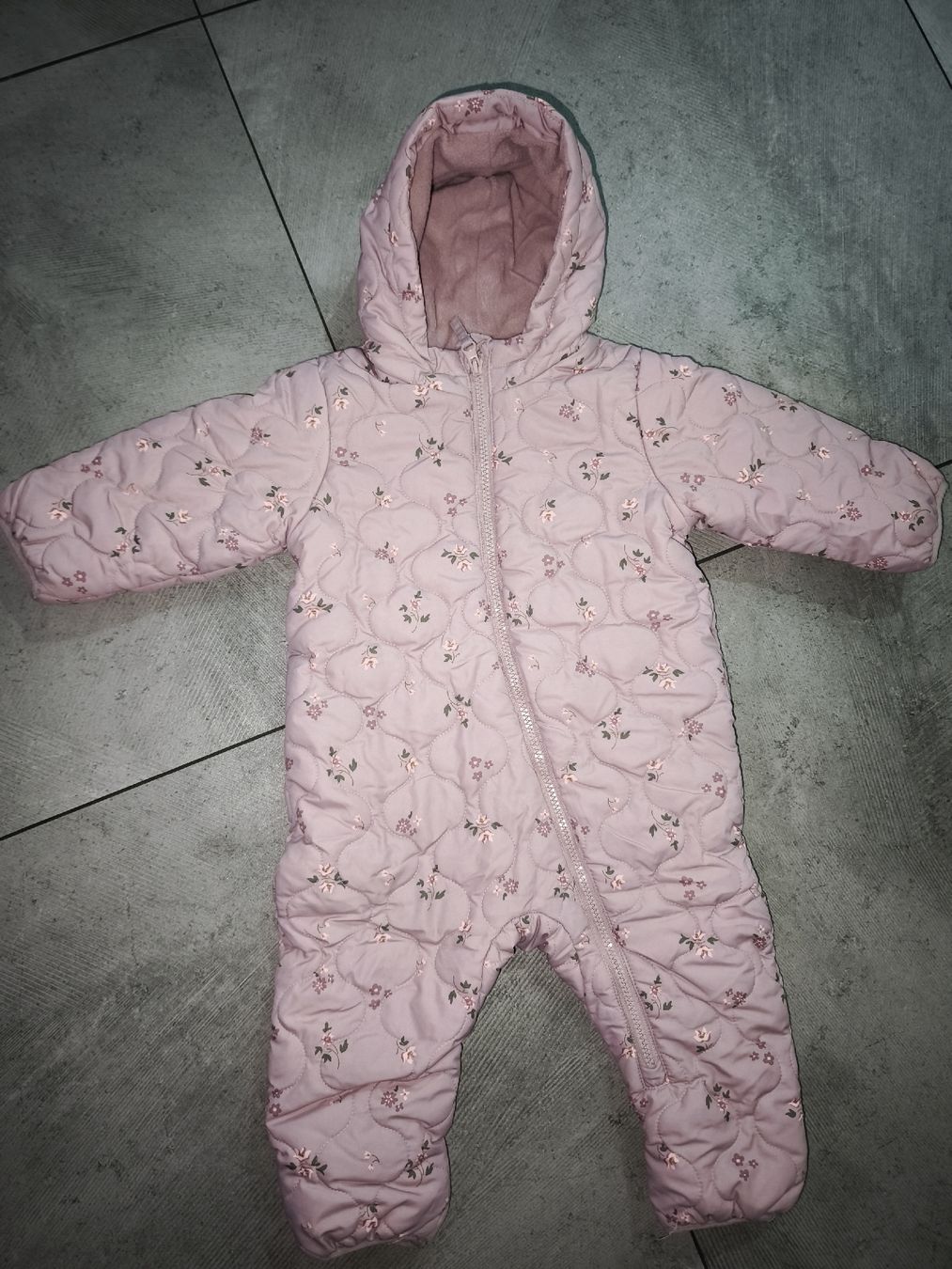 H&M Completi: H&M Girl Winter Overall – Usato da Studen BE venduto da Dianatorres