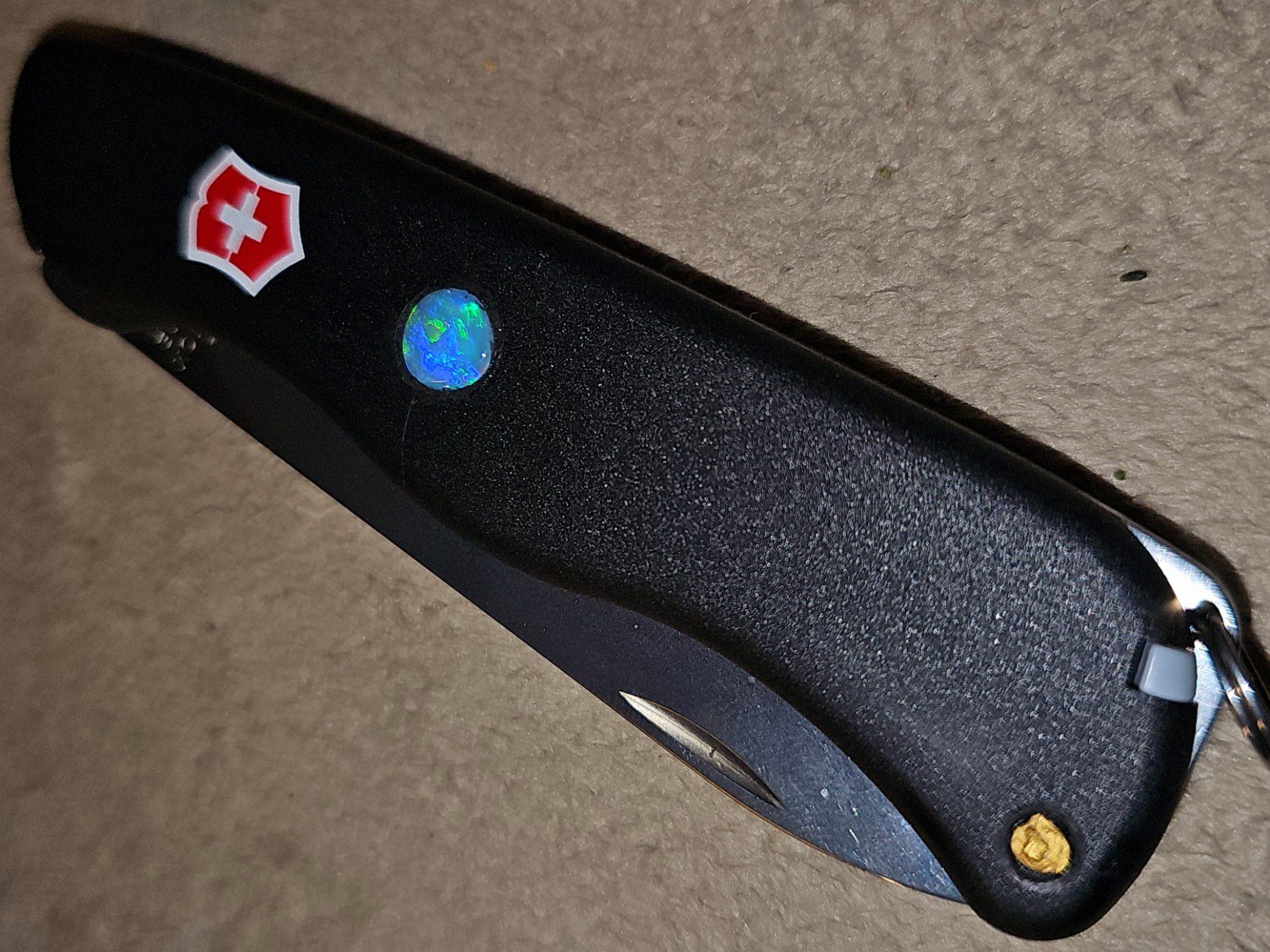 Victorinox Taschenmesser: Taschenmesser mit schweizer Goldnugget und Opal Australien – Neu (gemäss Beschreibung) aus Uerkheim von Winwinner