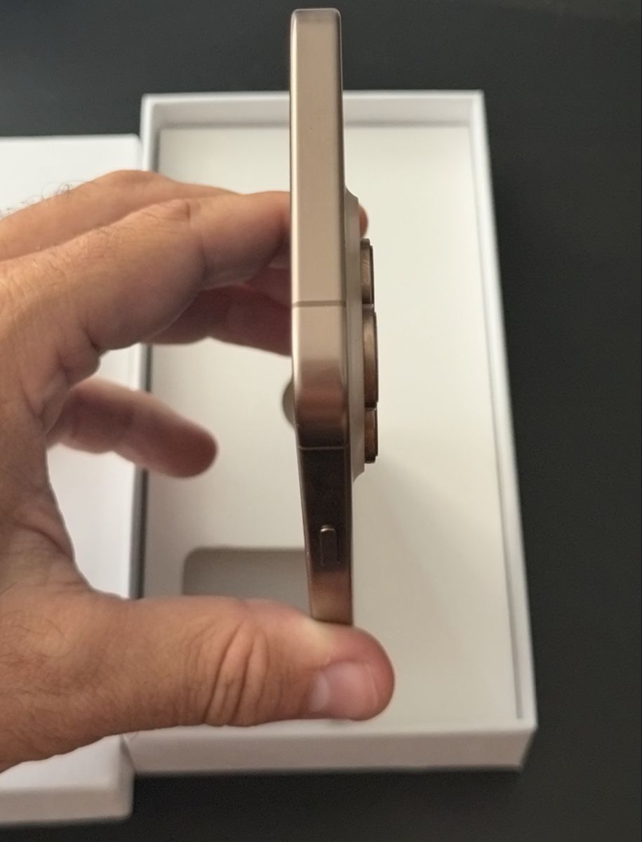 Apple Telefoni cellulari / Smartphones: iPhone 16 pro Max 256Gb Garantie 1 an – Usato da Genève venduto da Phoneconcept 3