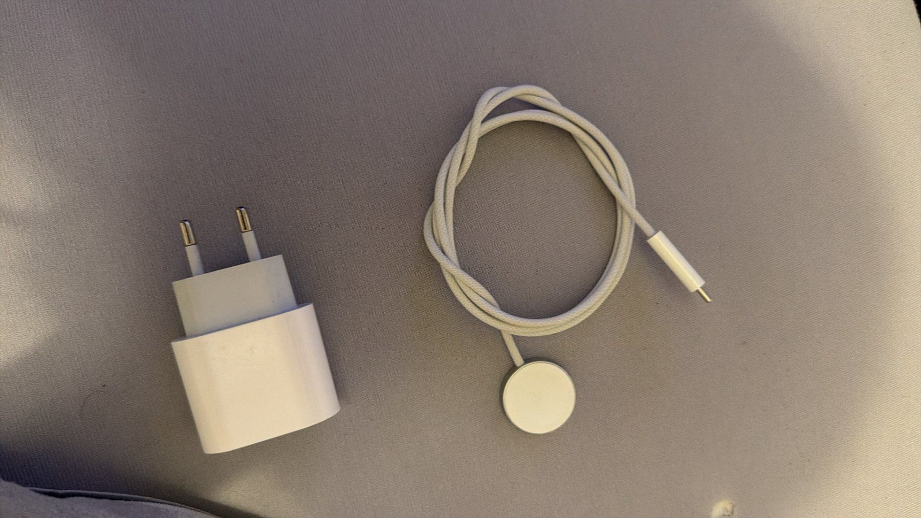 Apple Kabel: Original Apple Watch USB-C 1 m mit Stecker 20 W – Gebraucht aus Ostermundigen von sergiosilva2000
