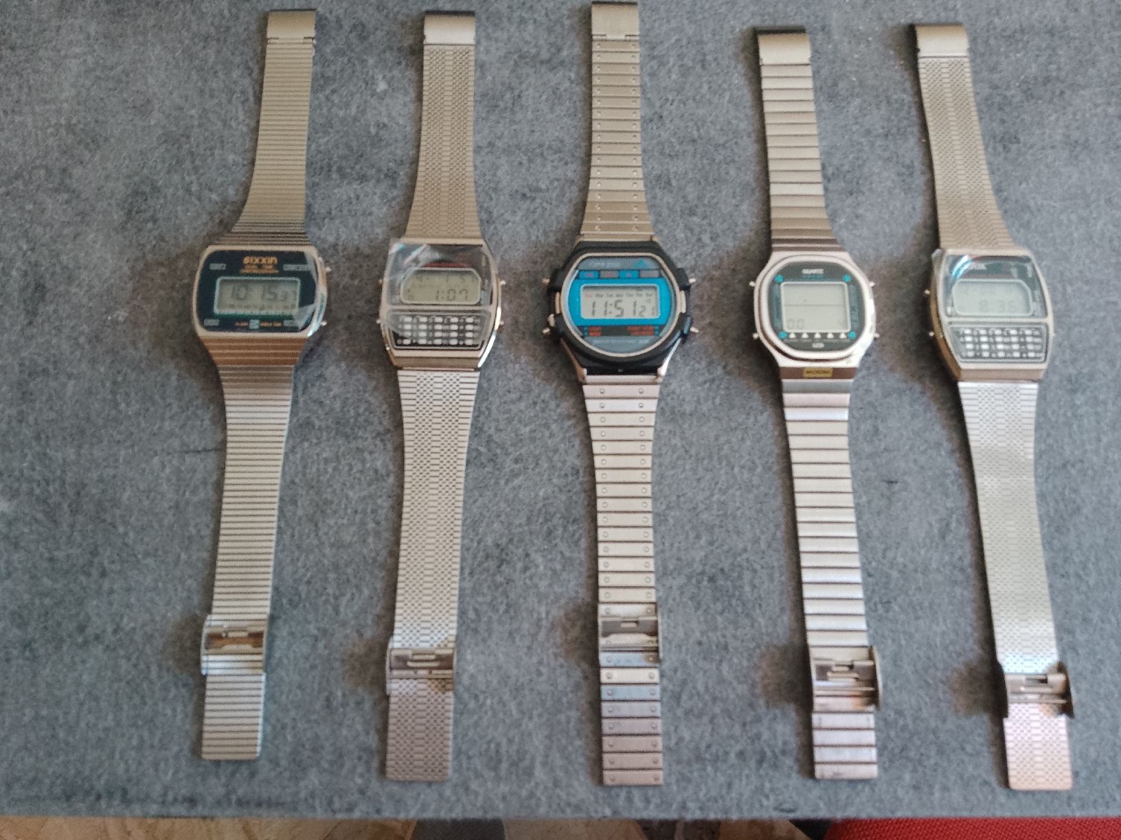 Orologi: Lot Nos 5 Lcd Quartz alles läuft – Nuovo (secondo la descrizione) da Agno venduto da sam2608