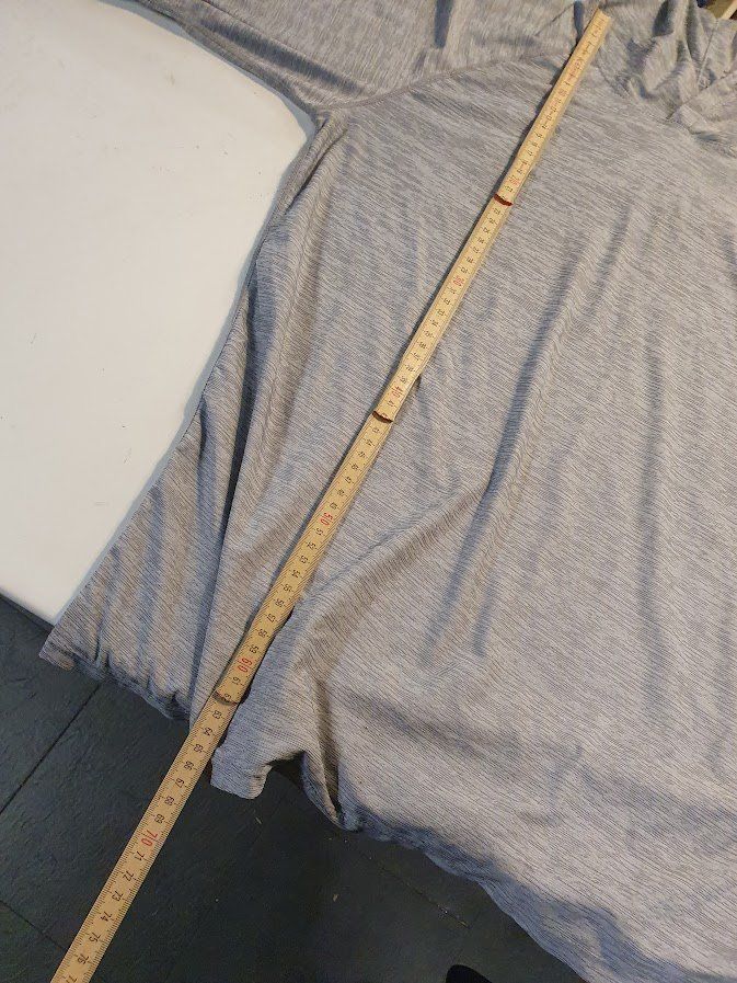 Maglioni & Felpe: Kaputzenpulli grau grösse M 90% polyester 10% spandex – Usato da Zürich venduto da loosebone 4