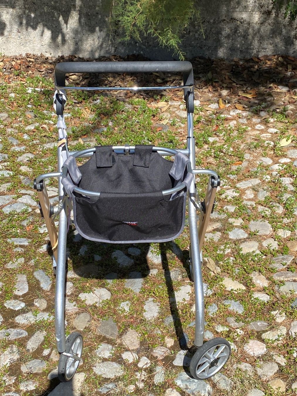 Ausili per la deambulazione: 2 rolarots en parfait état – Usato da Cugy FR venduto da framaga