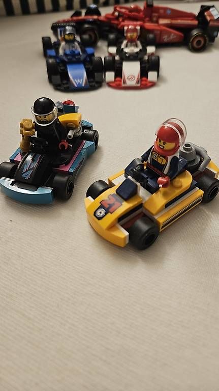 Lego Giocattoli: Lego Formel 1 Autos – Usato da Steinhausen venduto da hel_8sg7 2