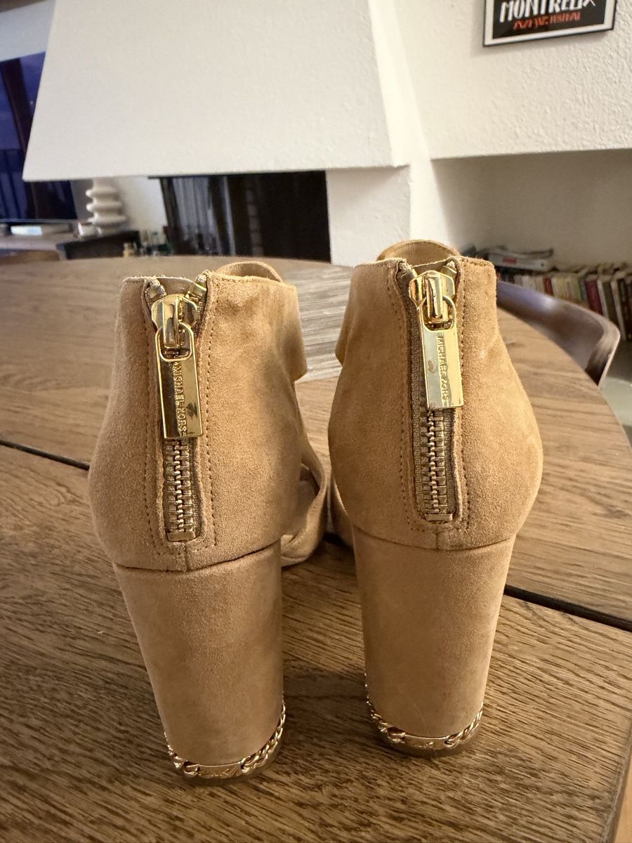 Michael Kors Scarpe da donna: Michael Kors Suede Heels Size 6M  – Usato da Horgen venduto da Elizhadz 4