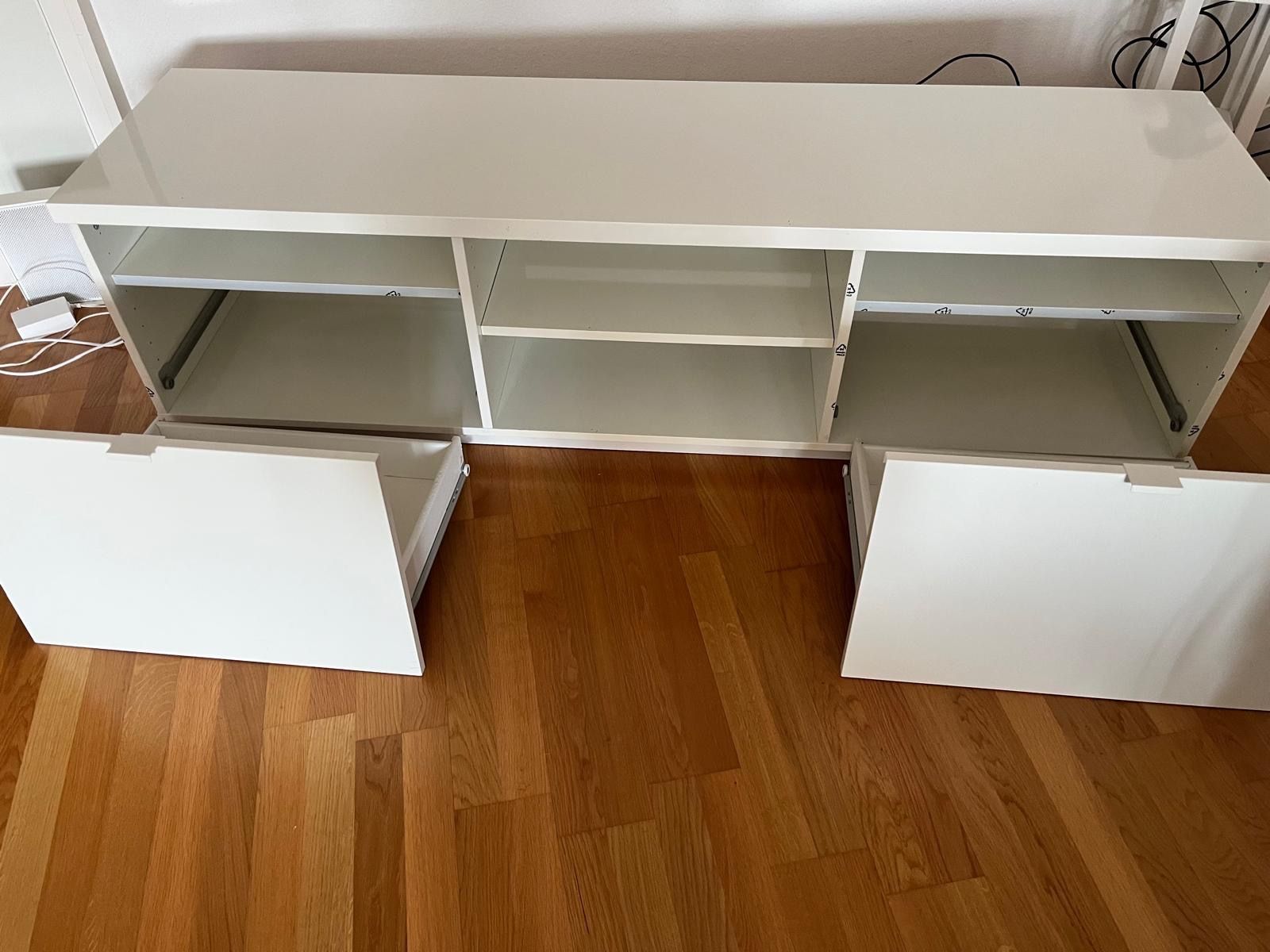 Ikea Meubles TV: TV-Möbel Byas Ikea – D'occasion à Schliern b. Köniz par gaby_daniela 1