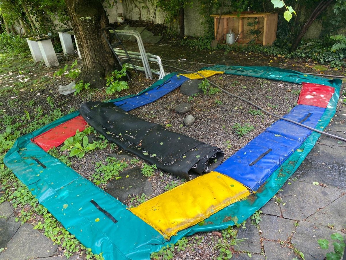Trampoline: Trampolin (jumping net damaged) – Defekt aus Basel von wrk_rs55