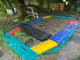 Trampolin (jumping net damaged)