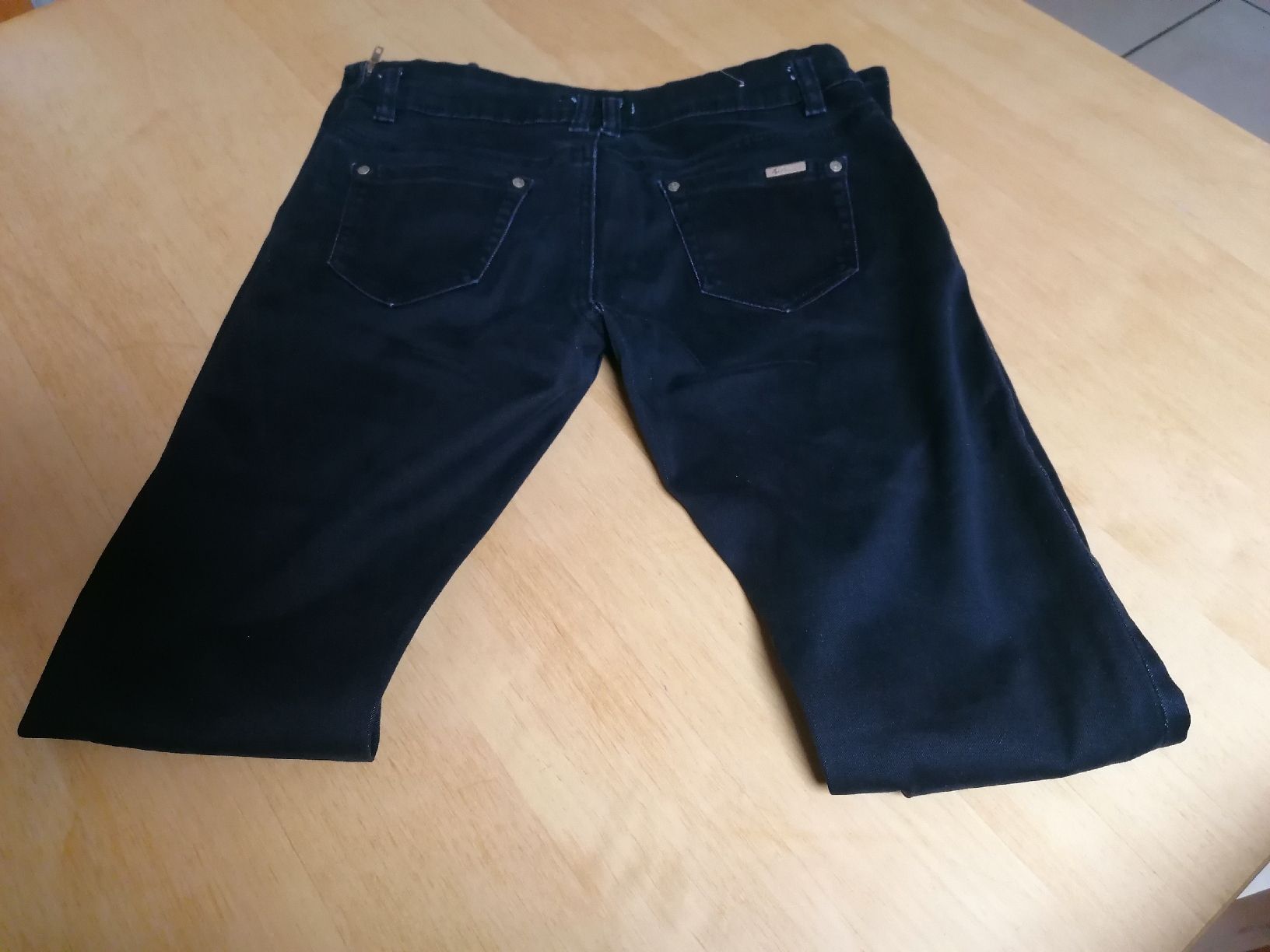 Pantaloni: Jean noir élégant avec fermetures éclairs – Usato da Vicques venduto da Dauphine 1