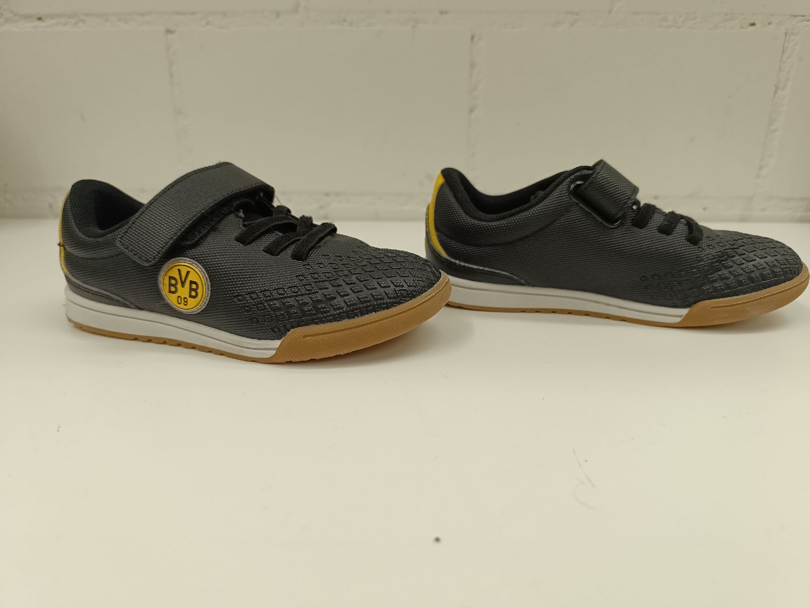 Scarpe per ragazzi: BVB Hallenschuhe Gr. 29 – Usato da Ehrendingen venduto da Cheronimo2
