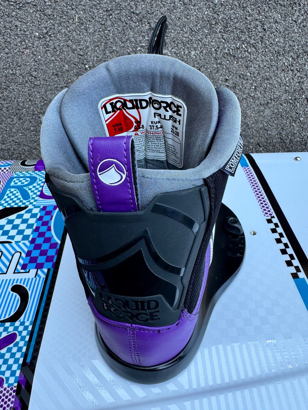 Surfboards & Schwimmbrette: Wakeboard Liquid Force 135.3 cm mit Bindung – Gebraucht aus Gommiswald von Aloha.Spirit 8