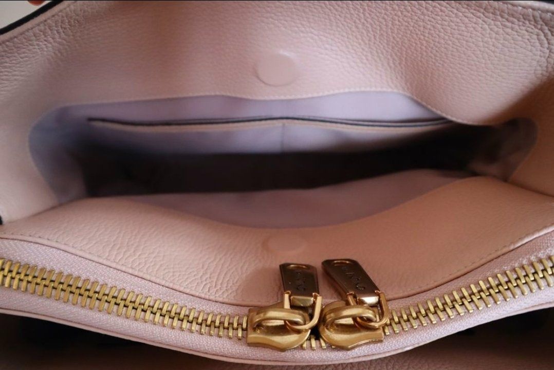 Valentino Taschen für Damen: Wunderschöne Valentino Handasche – Gebraucht aus Schlieren von ela_x7qh 4