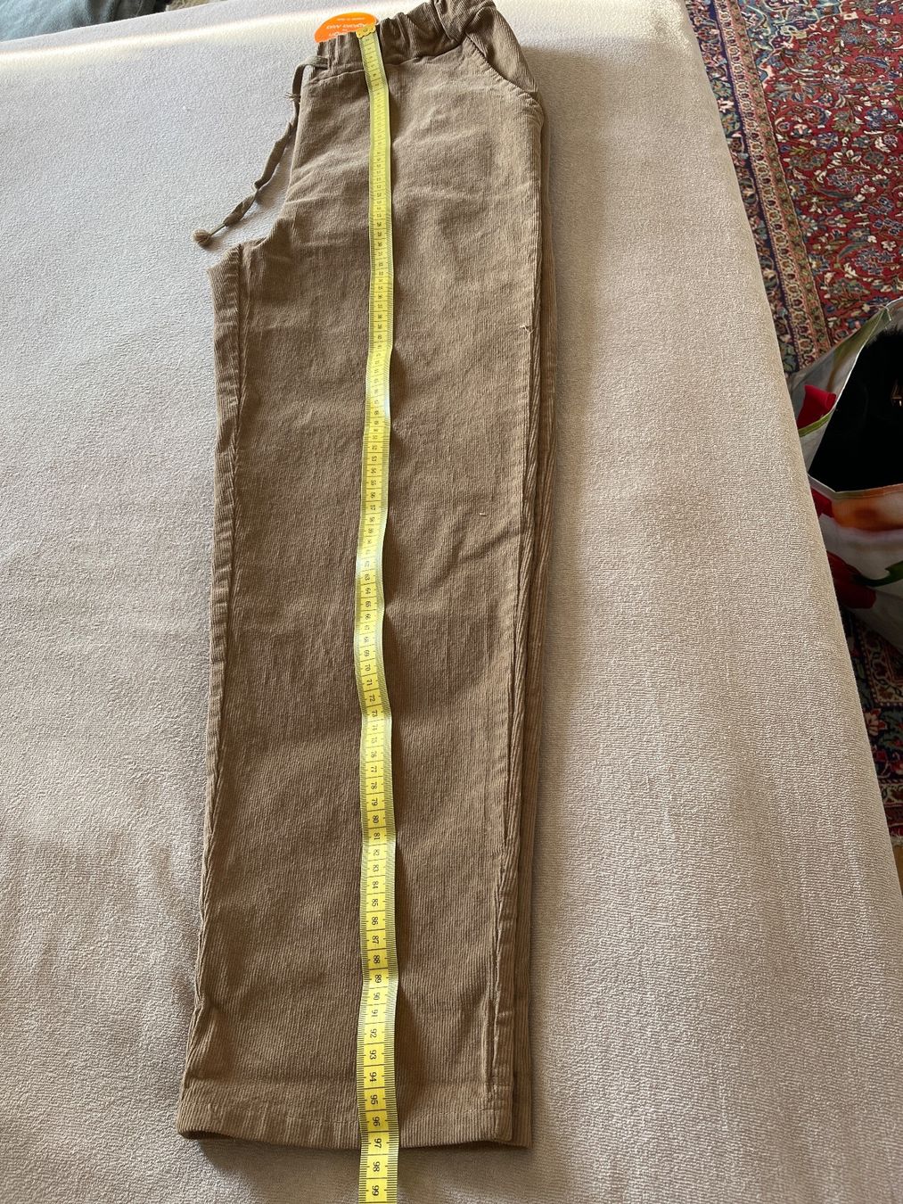 Pantaloni: Pantalon beige velours – Nuovo (secondo la descrizione) da St-Sulpice VD venduto da Twin5 1
