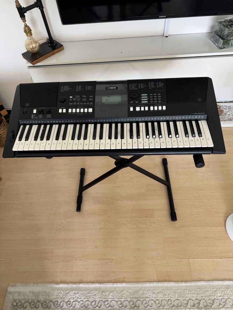Yamaha Musikinstrumente: Yamaha Keyboard (PSR. E423) – Gebraucht aus Oberägeri von MW.1986 1