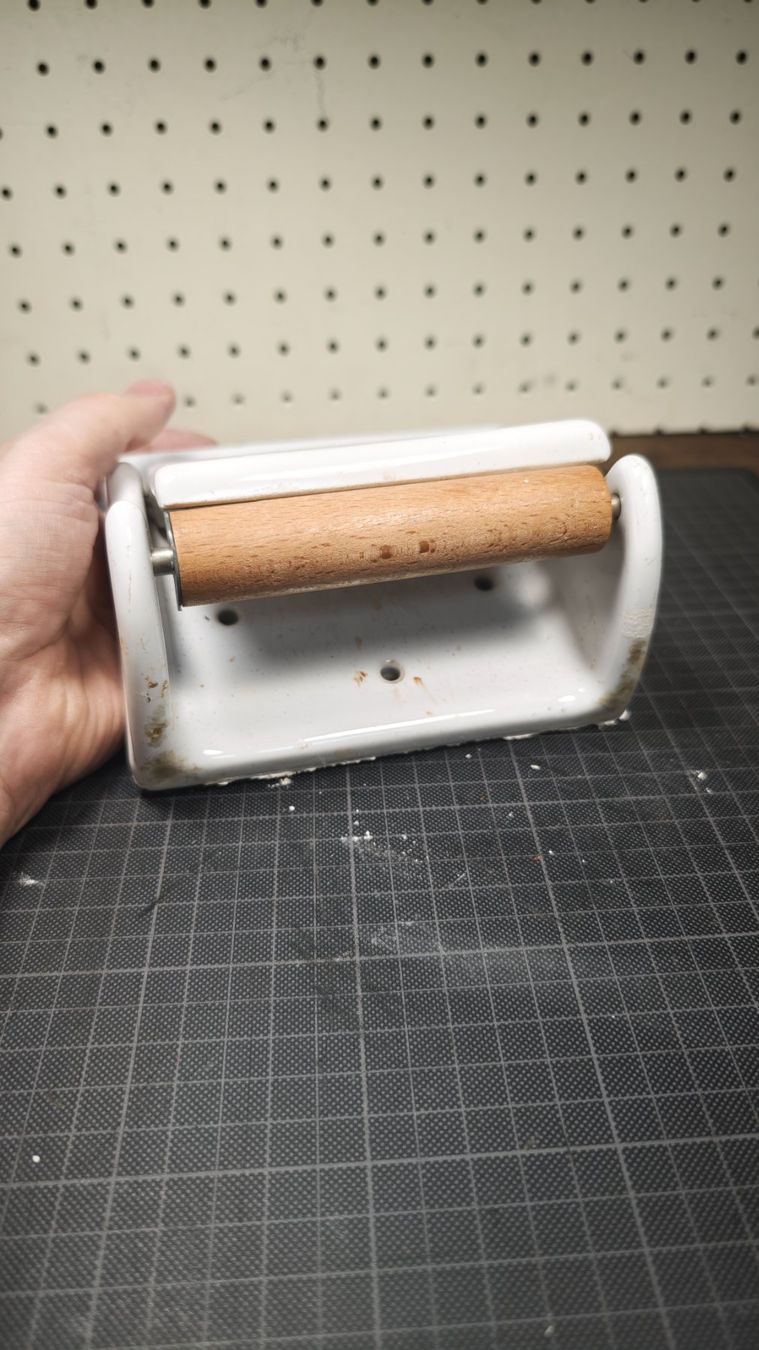 Altri accessori per il bagno: Wunderschöne alte Keramischer  WC Rollenhalter – Usato da Gelterkinden venduto da MYSTOREFORYOU4460 4
