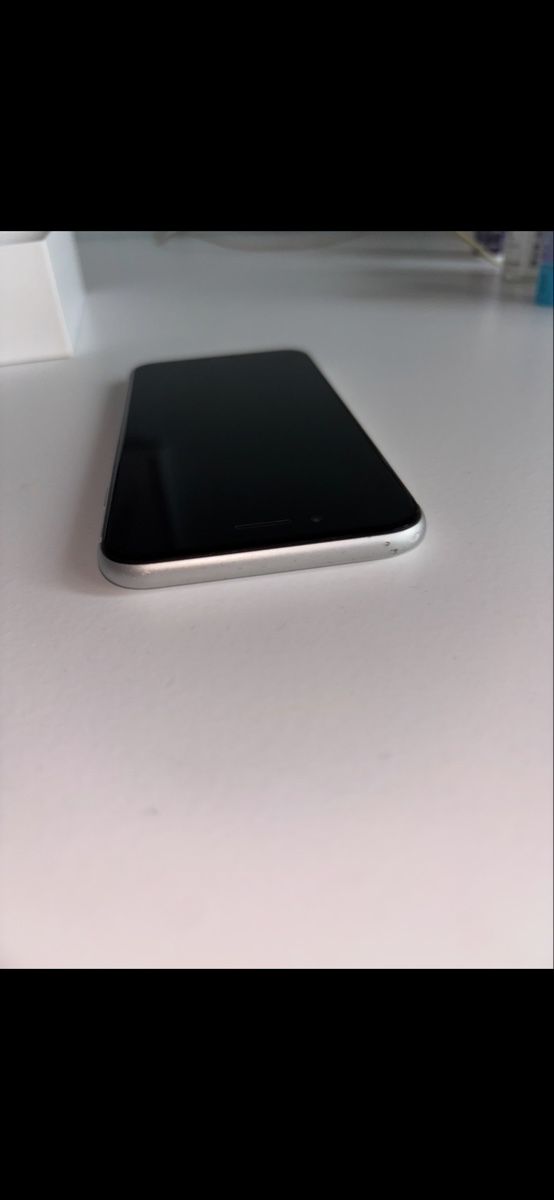 Apple Portables: iPhone SE 2020 weiss 64GB – D'occasion à Fislisbach par secondhandF 4