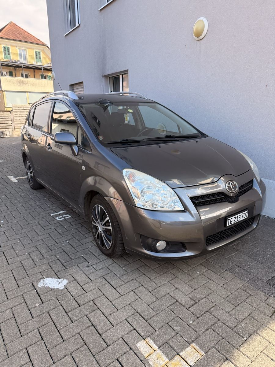 Toyota Automobili: Toyota Corolla Verso 2.2 – Usato da Bürglen TG venduto da ilu_yk9v