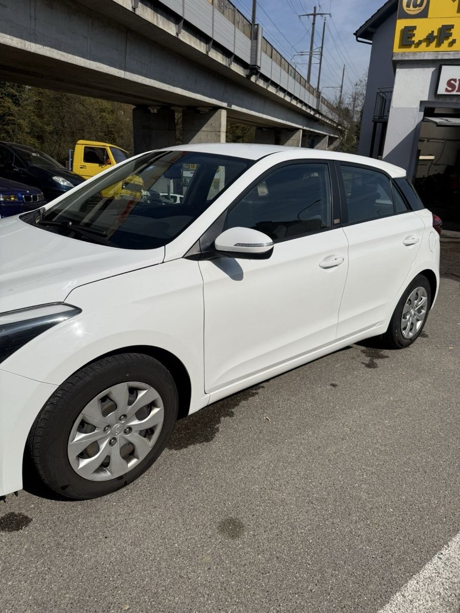 Hyundai Autos: Hyundai i20, 1.4, JG 2017, 129'466km – Neu (gemäss Beschreibung) aus Basel von LUKKY991 4