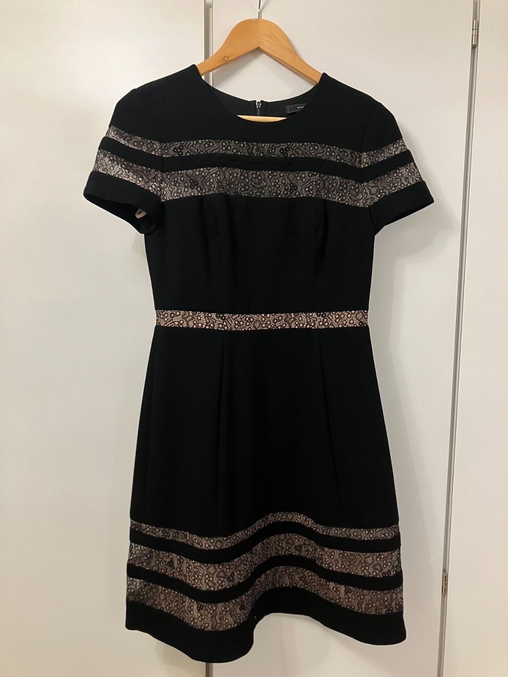 Robes: BCBG Maxazria Kleid – D'occasion à Walchwil par Maxana