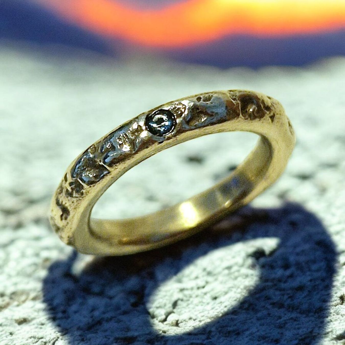 Anelli: Wilder Bronzering mit blauem Topas, Ringgrösse 49,5. – Nuovo e nell'imballaggio originale da Aarau venduto da Schmuckhoehle_MD 7