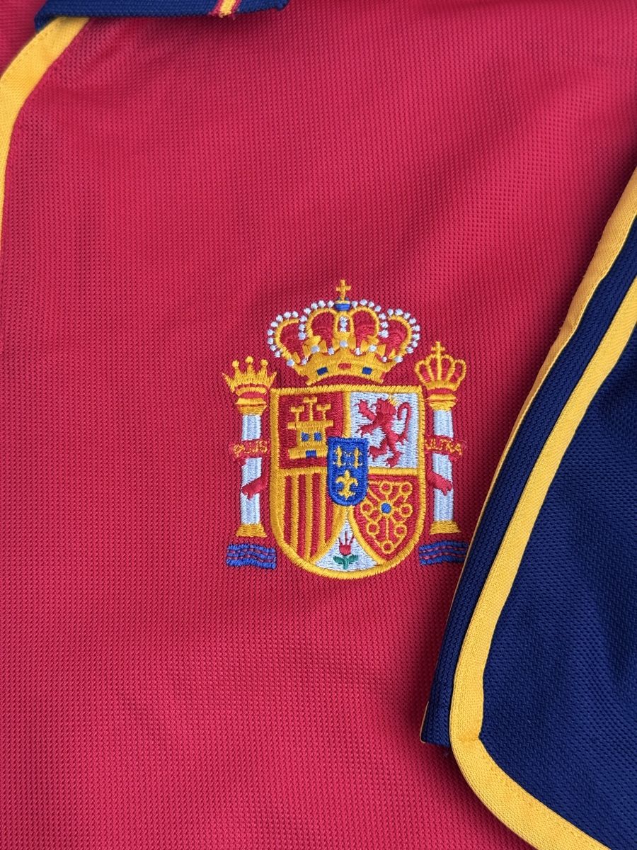 Adidas Canottiere & Pantaloni: Spain 00/02 home shirt  – Nuovo (secondo la descrizione) da Baden venduto da Timelessthreads 3