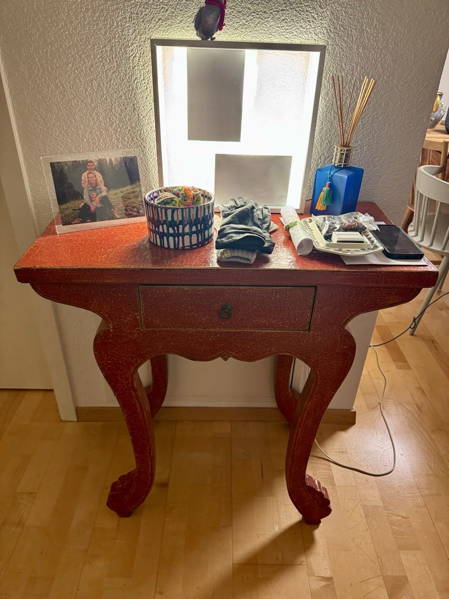 Tavoli: Antique Rajasthan Console Table – Hand-Painted Lacquer – Usato da Zürich venduto da catfuso 1