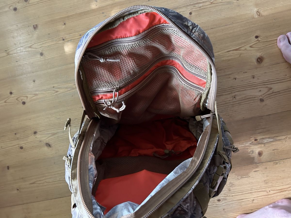 Zaini: Wanderrucksack Tarnmuster, geräumig, robust – Usato da Urnäsch venduto da Schellen1 3