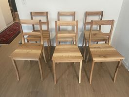 6 Gleiche Biedermeierstühle massiv Eiche frisch geölt.