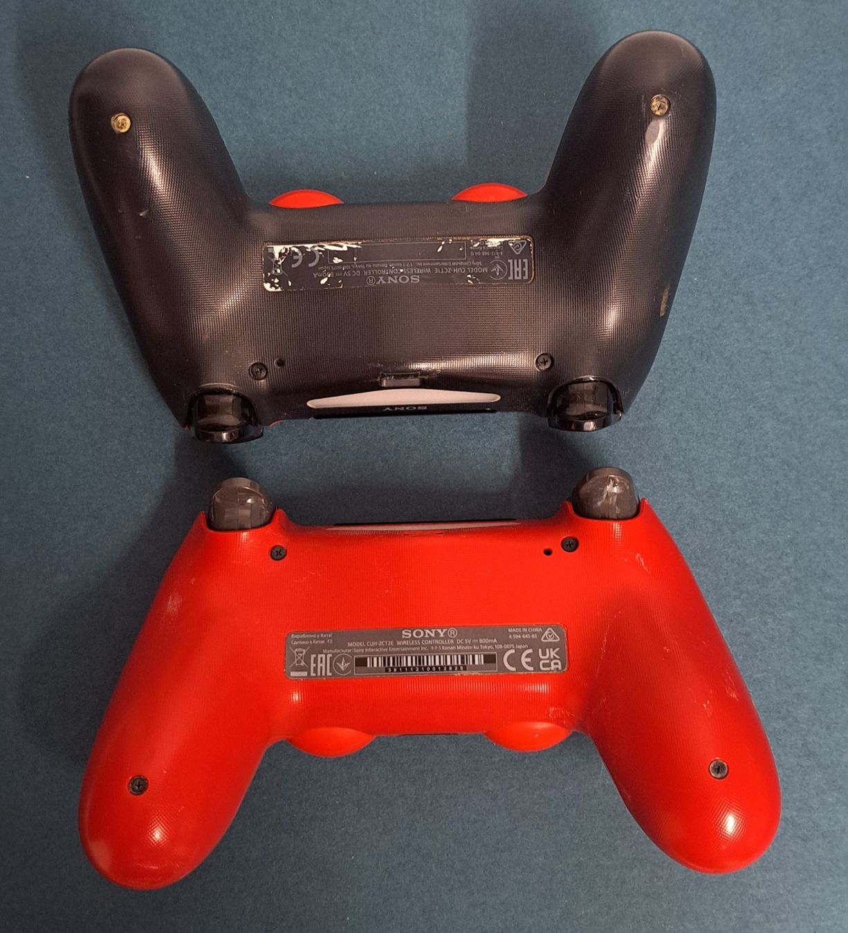 Sony Manettes: Ps4 Controller Original SONY 2 Stück Farbe Rot – D'occasion à Biel/Bienne par Sasha4u 1