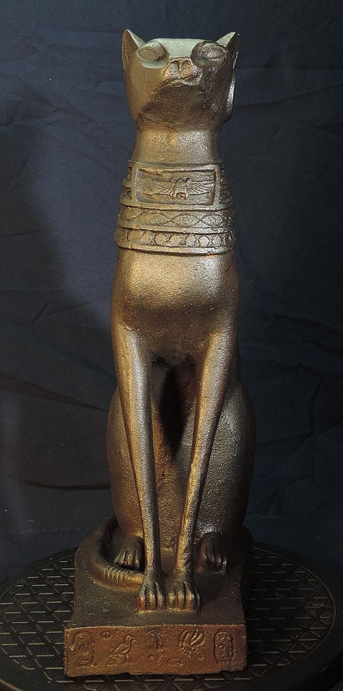 Statuette: Alte Ägyptische Katzen Statue, Eisen Figur – Usato da Duggingen venduto da roterbambus