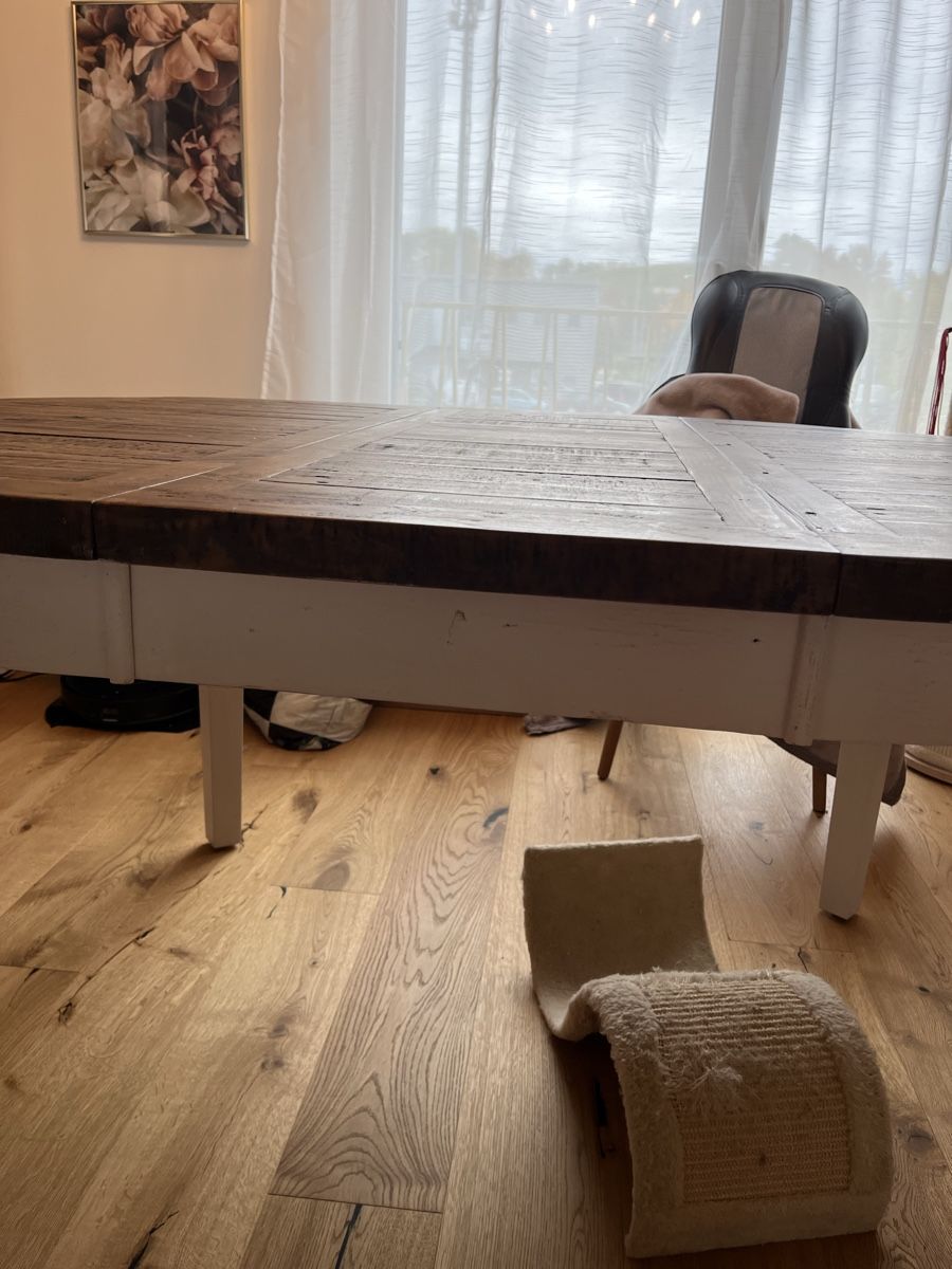 Tische: Extendable Dining Table Wooden Top White Base Solid Design – Neu (gemäss Beschreibung) aus Schaffhausen von VKShop 5