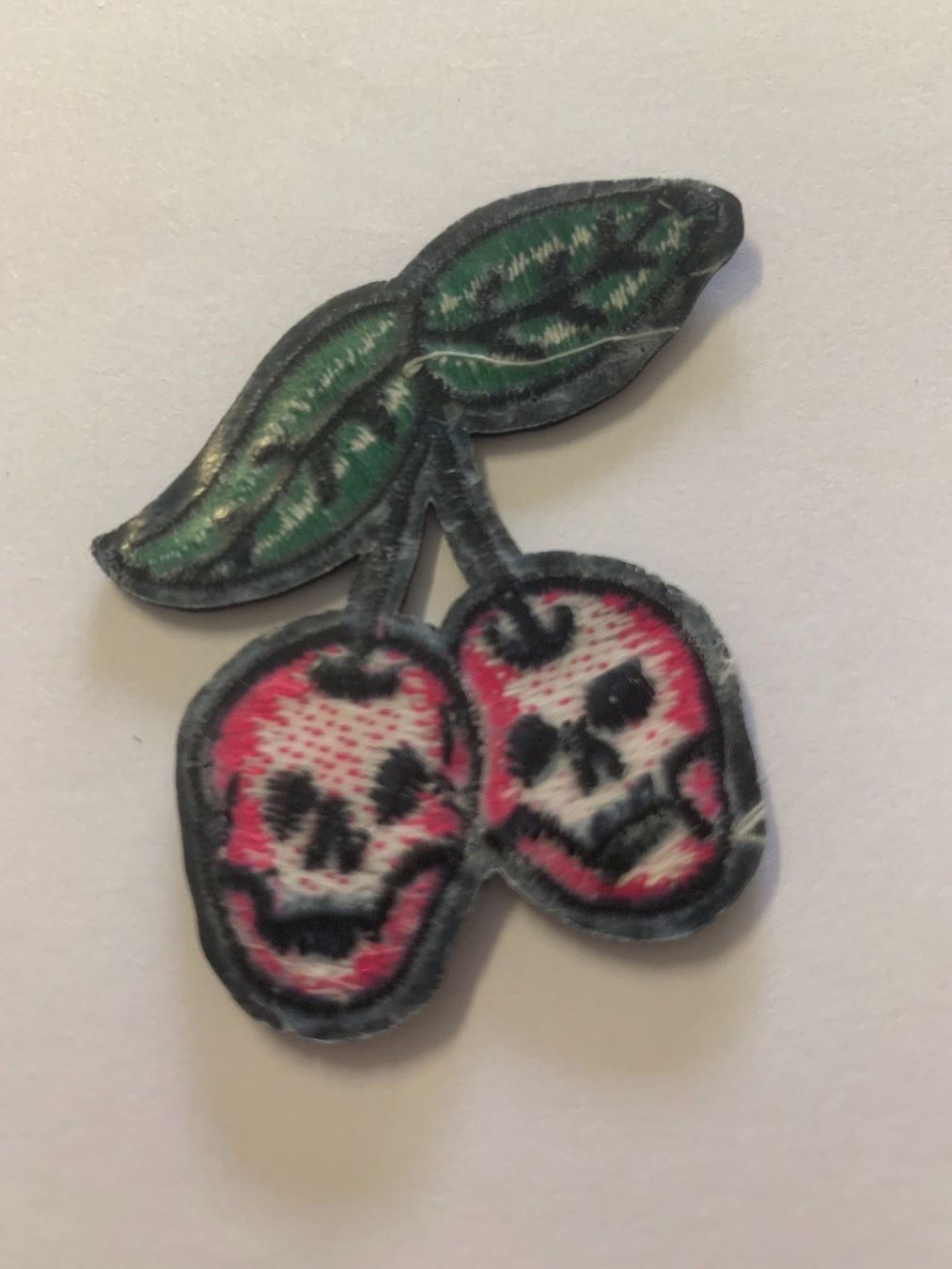 Sonstige Kleidung & Accessoires: Kirschen Schädel Badge / Aufnäher – Neu und originalverpackt aus Ostermundigen von Mcone 2