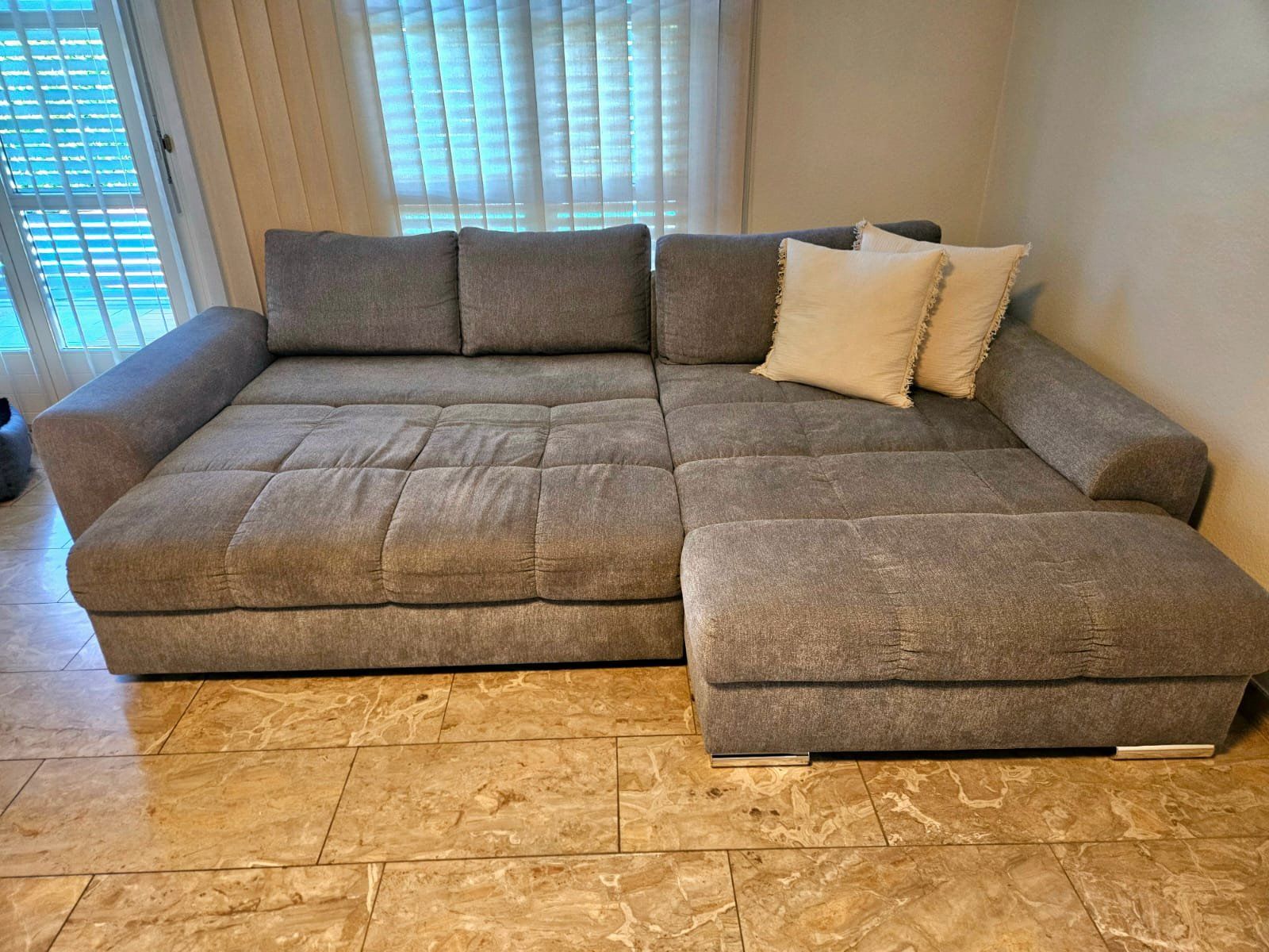 Sofas: Gemütliches Ecksofa mit ausziehbarer Sitzfläche – D'occasion à Möhlin par eltonno1981 1