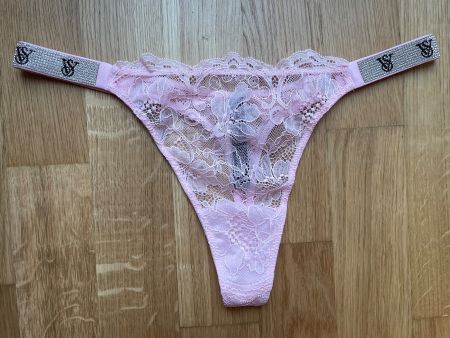 Victoria’s Secret Shine Strap Lace Thong M NEW