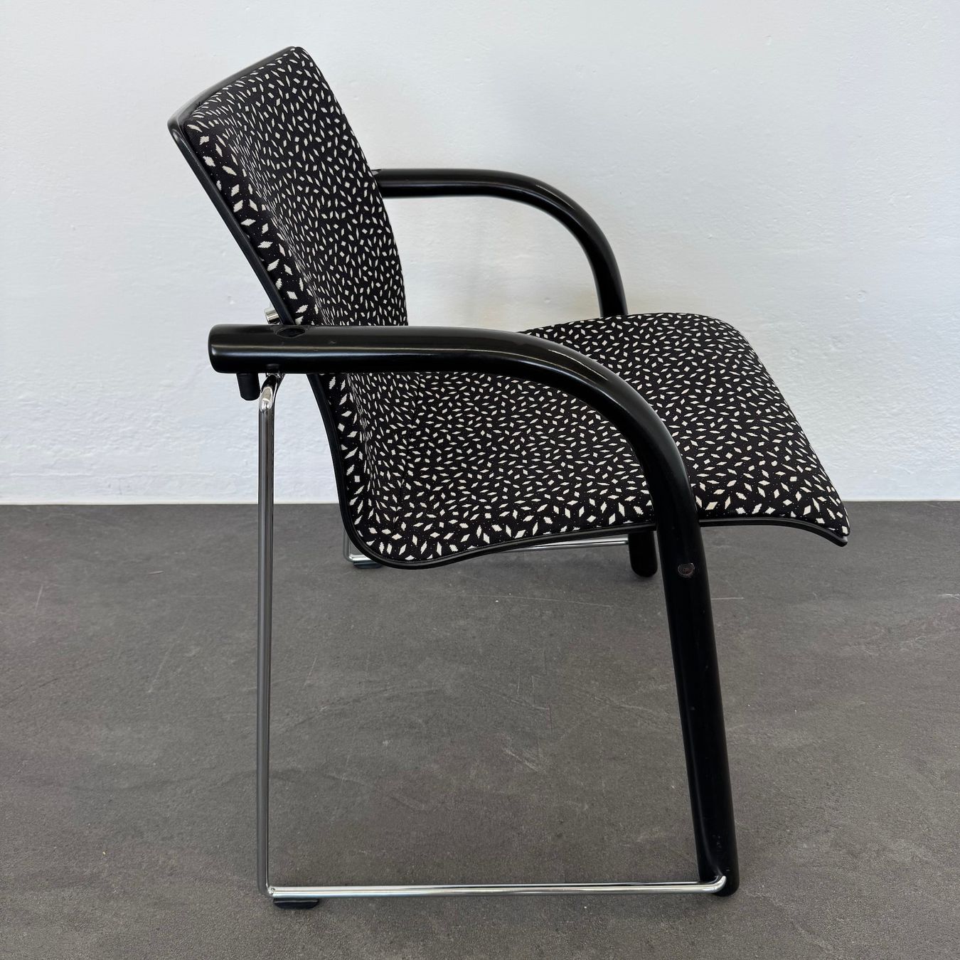 Thonet Sedie: Thonet S 320 P Polsterstuhl – Usato da Schönenwerd venduto da mcofficeshop 2