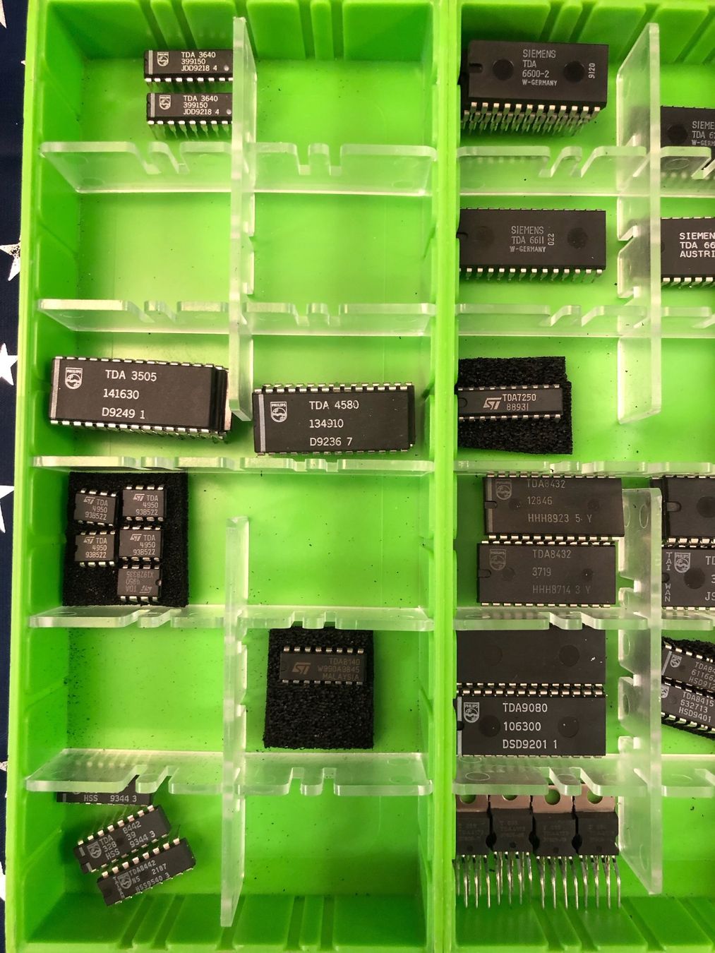Philips Componenti elettronici: Sortiment TDA IC’s von Philips, STMicroelectronics & Siemens – Nuovo e nell'imballaggio originale da Neerach venduto da Arbimus 3