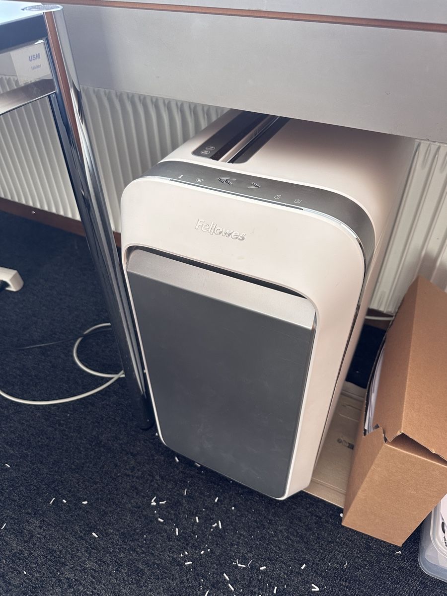 Fellowes Distruggi documenti: Fellowes Aktenvernichter Modell L400 Gebraucht – Usato da Luzern venduto da AK64