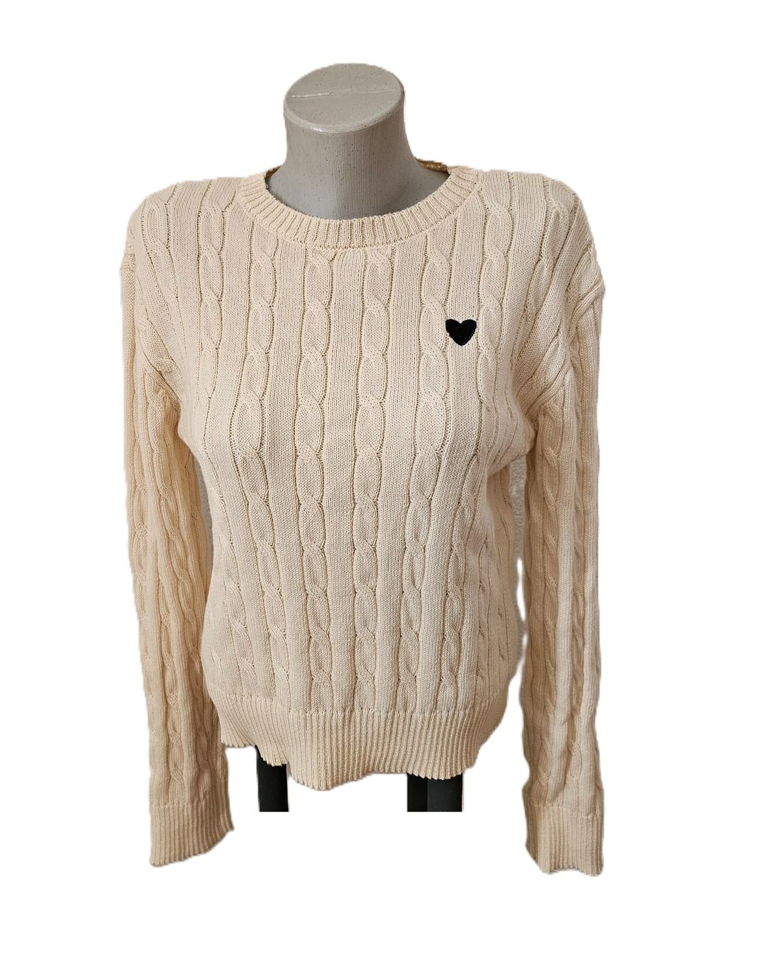 Pullover & Sweatshirts: Strick Pullover Gr. M ecru mit gesticktem Herz – Gebraucht aus Füllinsdorf von Sunnebliemli7