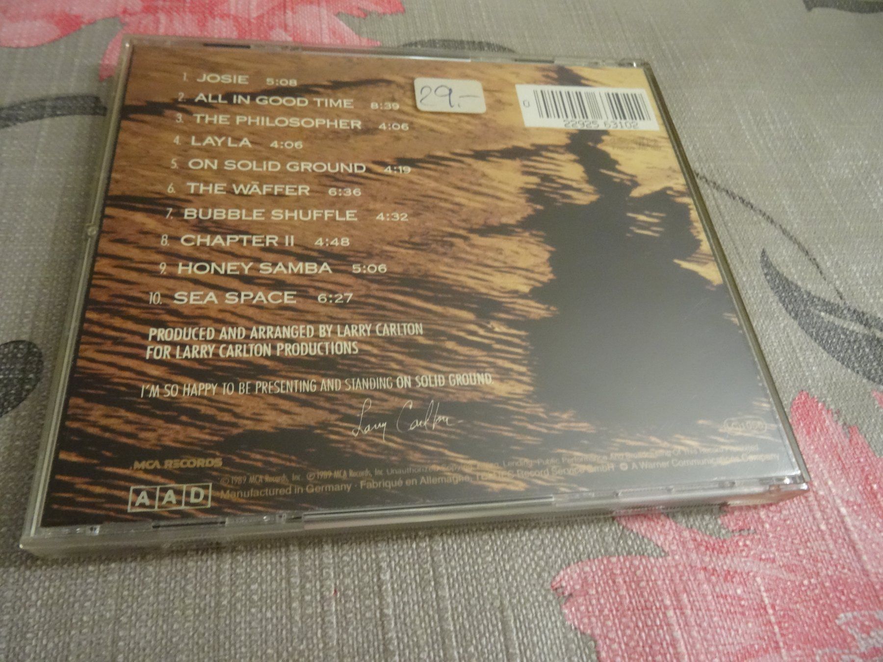 CDs: Larry Carlton - On Solid Ground - CD - – Gebraucht aus Olten von Disc-Ausverkauf 1