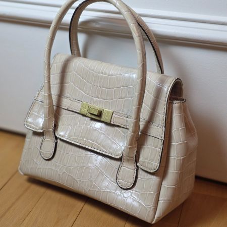 Elegante kleine Creme-Tasche – top Zustand