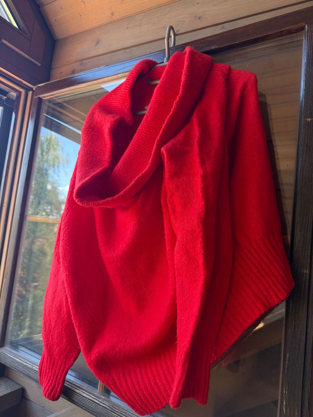 H&M Pullover & Sweatshirts: Damen Pullover rot H&M Grösse S – Gebraucht aus Aesch (Neftenbach) von Maece_ 1