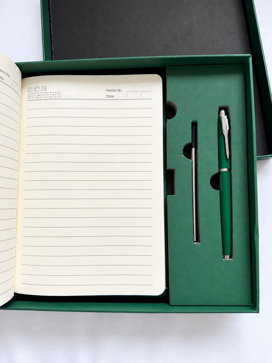 Schreibblöcke: 💚wunderschönes Notizbuch mit Stift💚 – Neu (gemäss Beschreibung) aus Rümlang von Roomiinaa 1