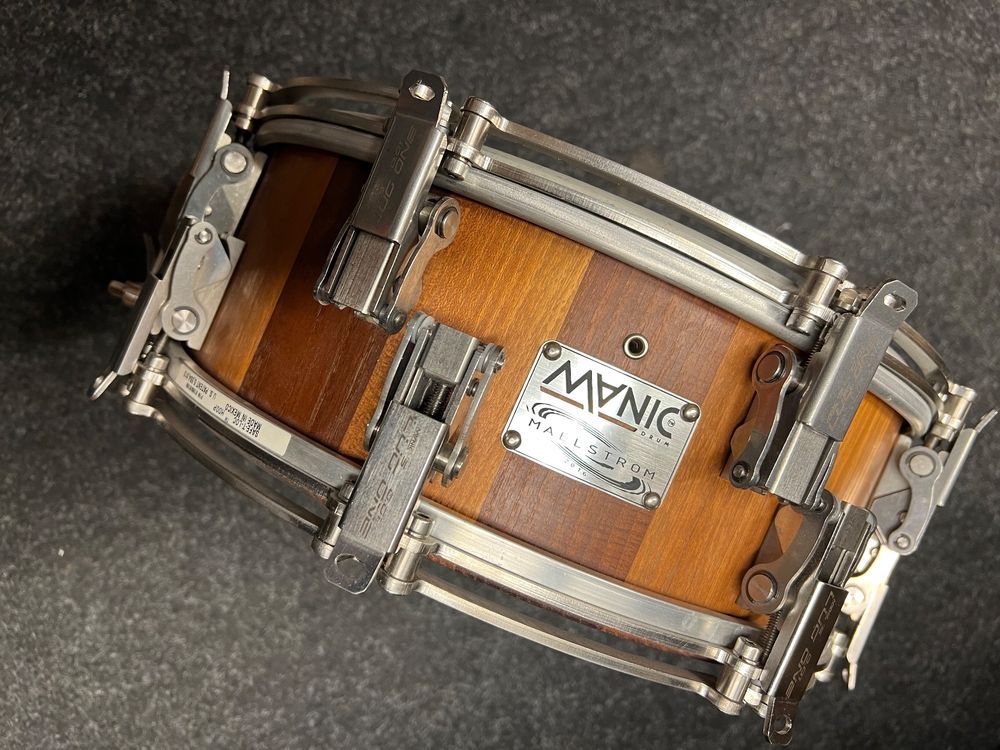 Manic deals snare drum