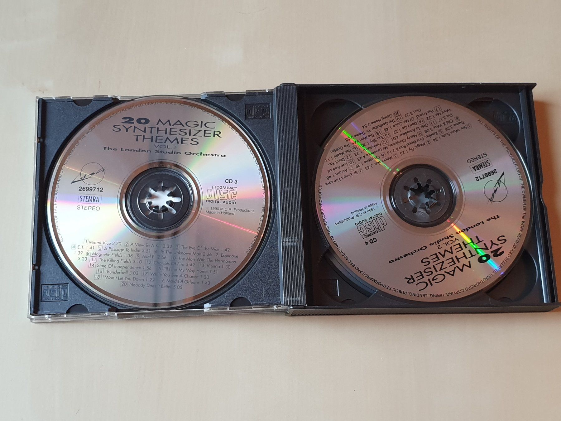 CDs: Space Themes and Synthesizer Greats – Gebraucht aus Stansstad von collectorsshop 2